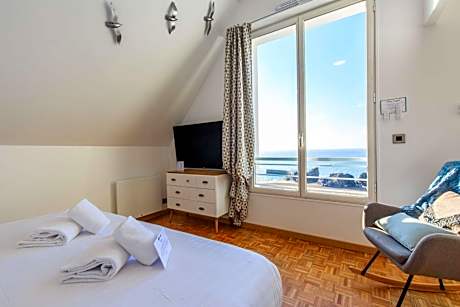King Suite with Sofa Bed and Sea View