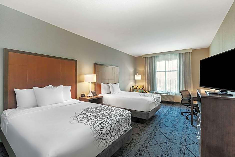 La Quinta Inn & Suites by Wyndham Kansas City Beacon Hill