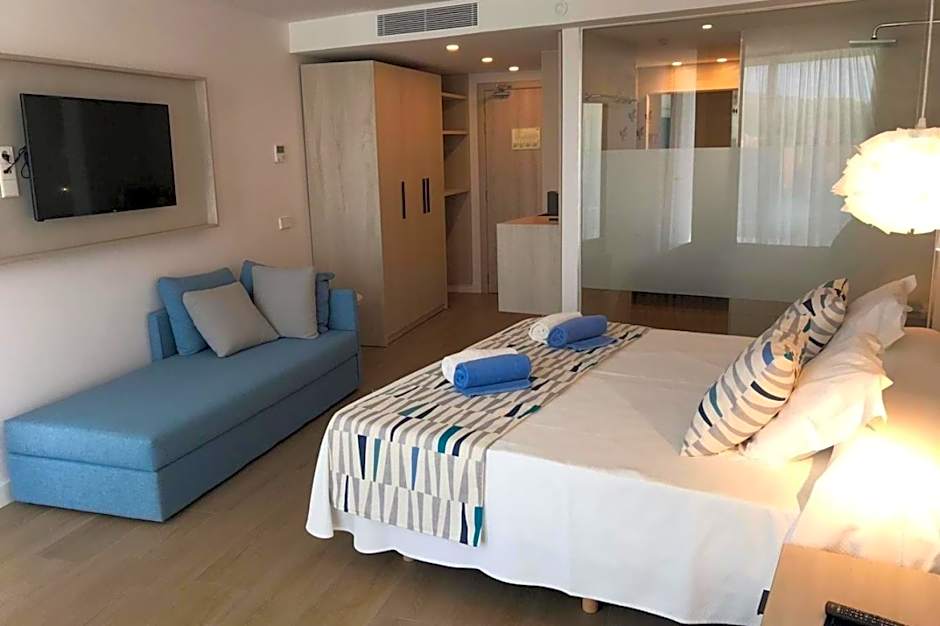 Photo 1 of 7 of Superior Double Room