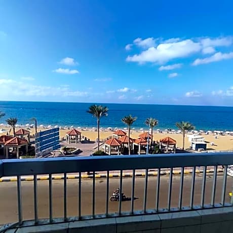 2 Bed rooms sea view