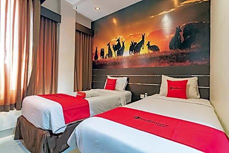 RedDoorz near Stadion Sanaman Mantikei