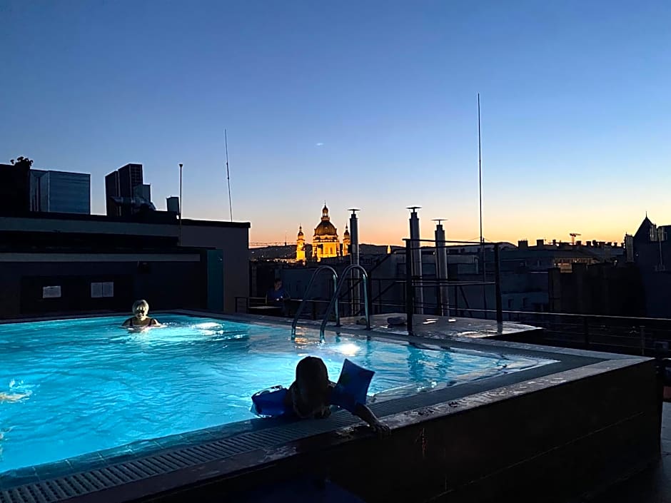 Chill 'N' Joy Boutique suites