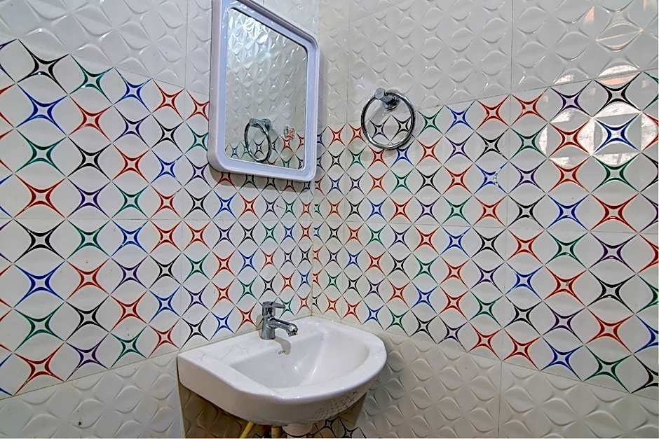 Hotel O S S Guesthouse