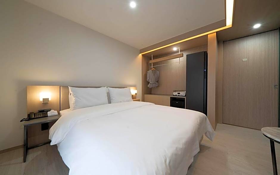 Hound Hotel Gimhae Samgye