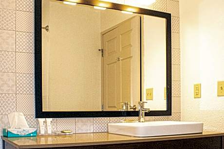 1 King Bed, Suite, Nonsmoking, Accessible