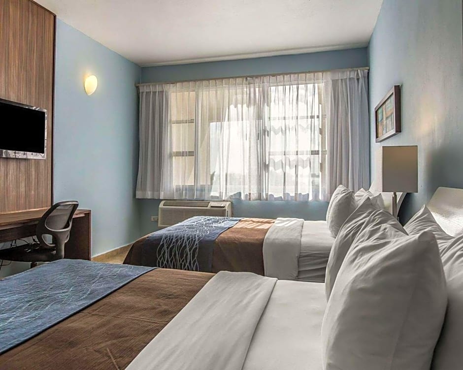 Comfort Inn & Suites Levittown