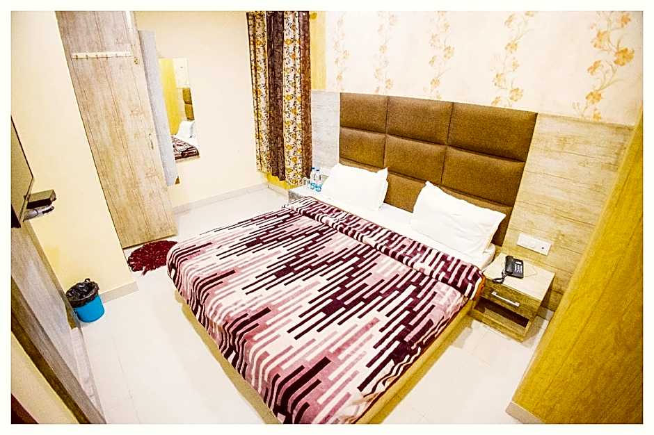 Goroomgo Shree Krishna Hotels Amritsar