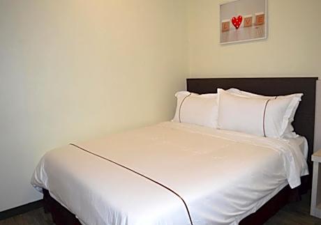 Standard Queen Room - no window