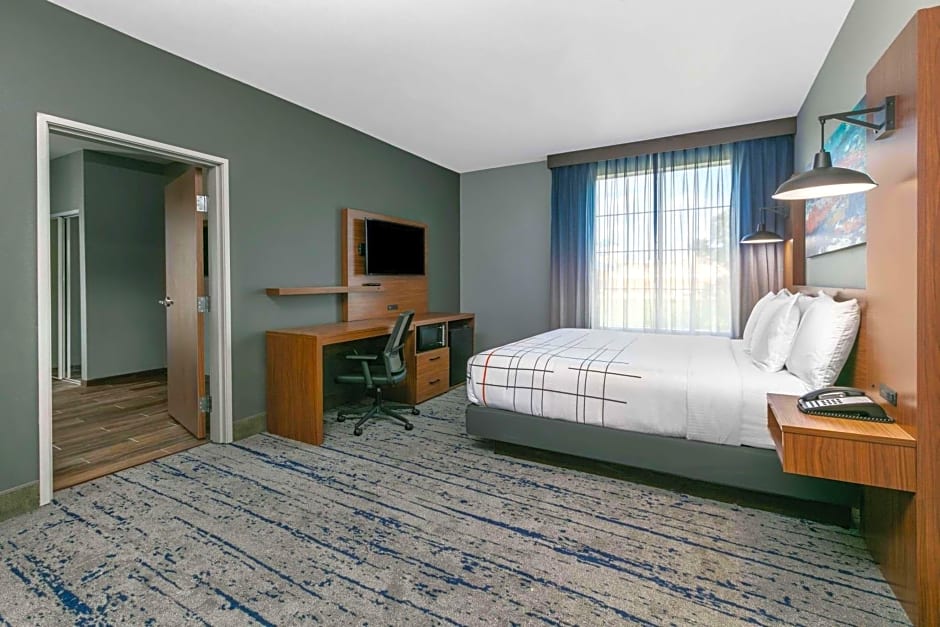 La Quinta Inn & Suites by Wyndham Jacksonville TX