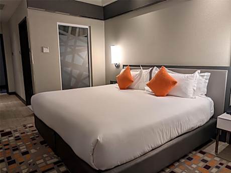 Executive King Suite with Separate Living Room - Non-Smoking