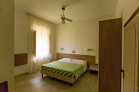 Two Connecting Rooms (5 Adults)