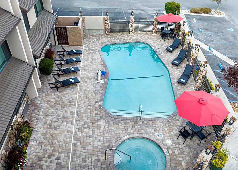 Yosemite Southgate Hotel & Suites