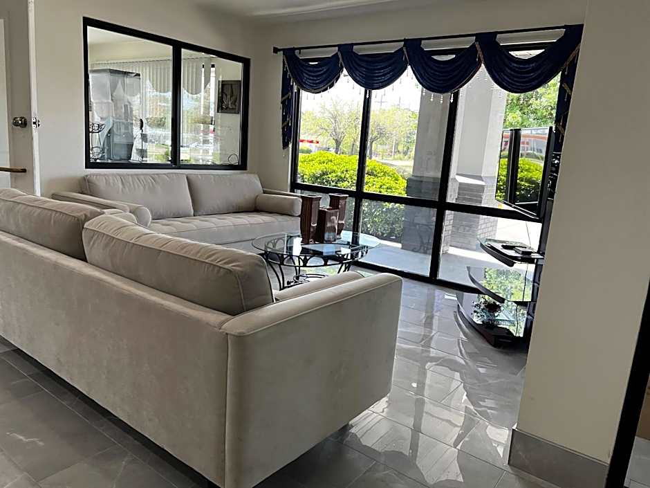 Super 8 by Wyndham Slidell