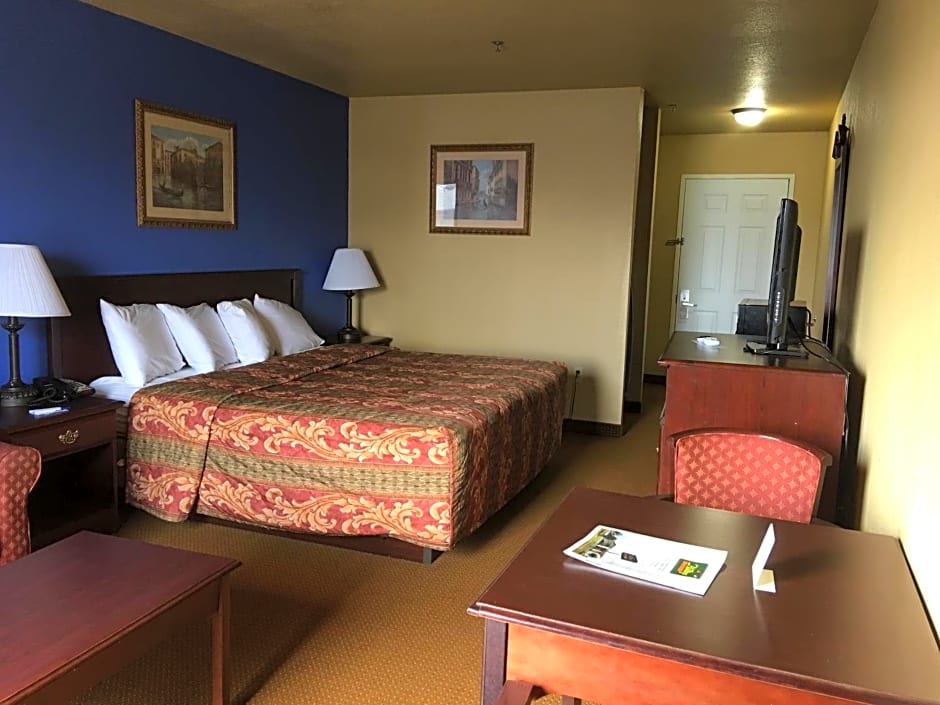 Econo Lodge Inn & Suites