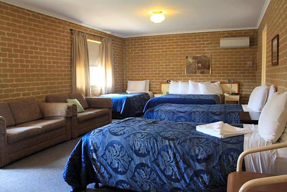 Grand Manor Motor Inn