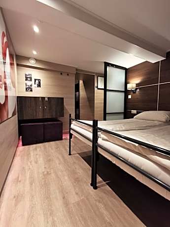 Bed in 8-Bed Mixed Dormitory Room