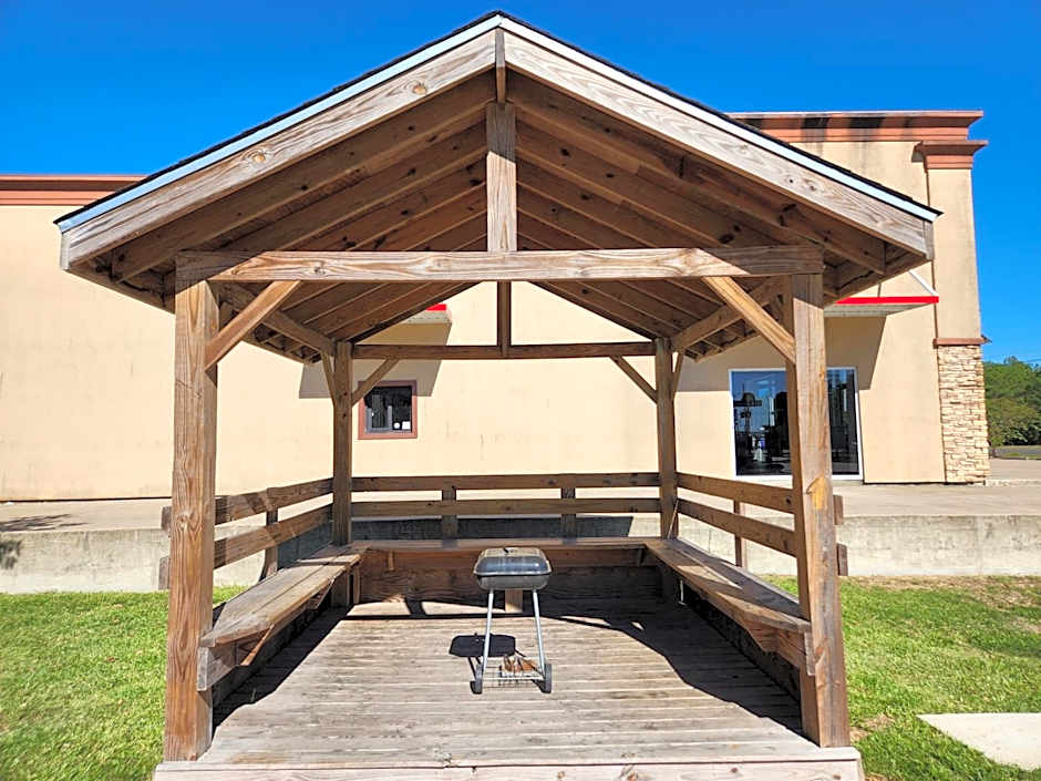 Days Inn by Wyndham Lumberton