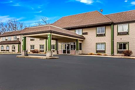 Econo Lodge Whitehall Near Michigan's Adventure