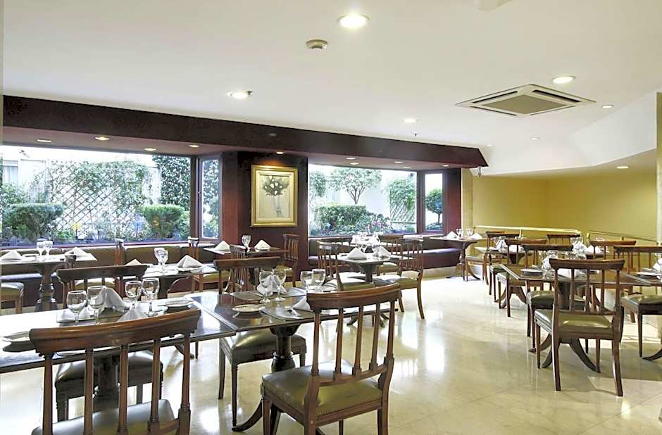 Cyan Americas Towers Hotel