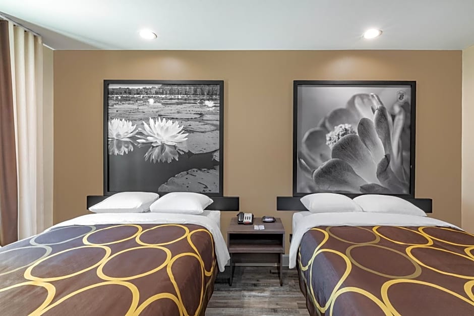 Super 8 by Wyndham Houston NW Beltway 8
