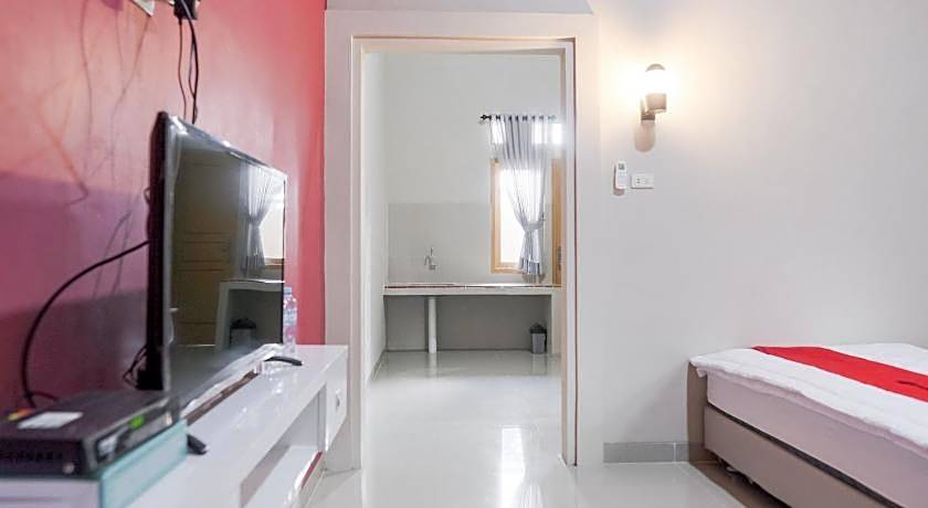 RedDoorz Syariah near Hajimena Lampung