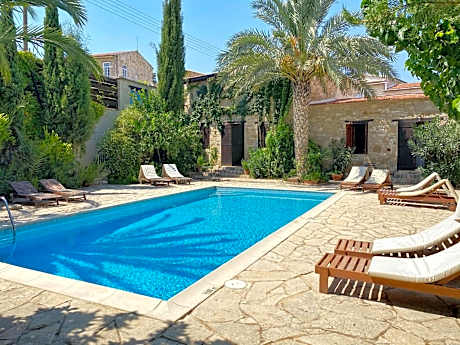 Porfyrios Country House