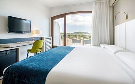 Double Room with Extra Bed (2 Adults + 1 Child)