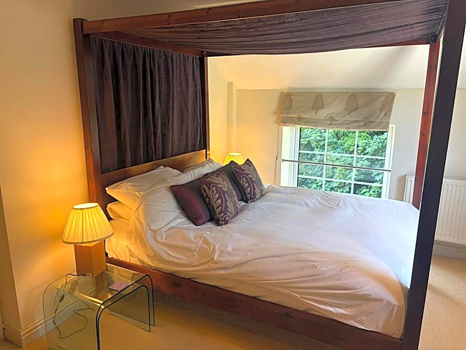 The Hunters Rest Inn
