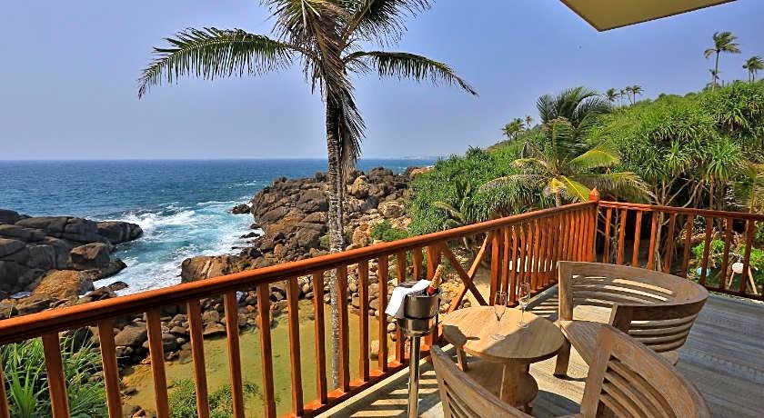 Thaproban Pavilion Waves Unawatuna