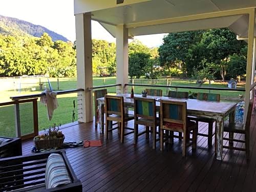 Cairns Homestead REDLYNCH pet and family friendly