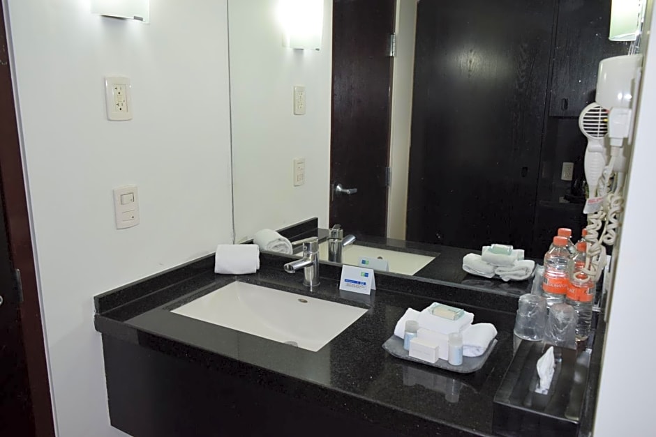 Holiday Inn Express Toluca Galerias Metepec By IHG