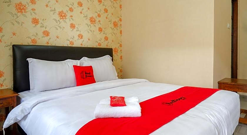 RedDoorz @ Jalan Majapahit Semarang