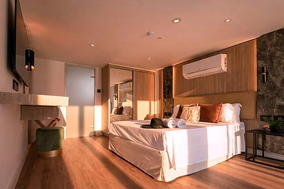 Cavo Maris Beach Hotel