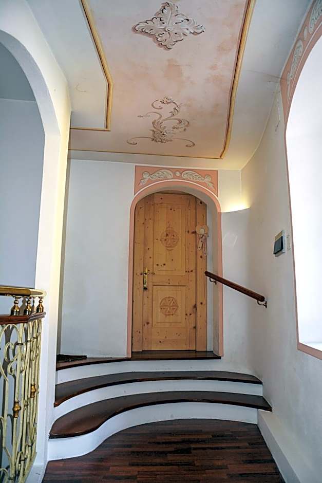Sembenini Palace