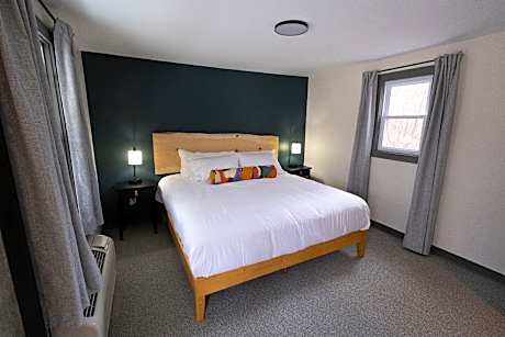 King Room with Courtyard View
