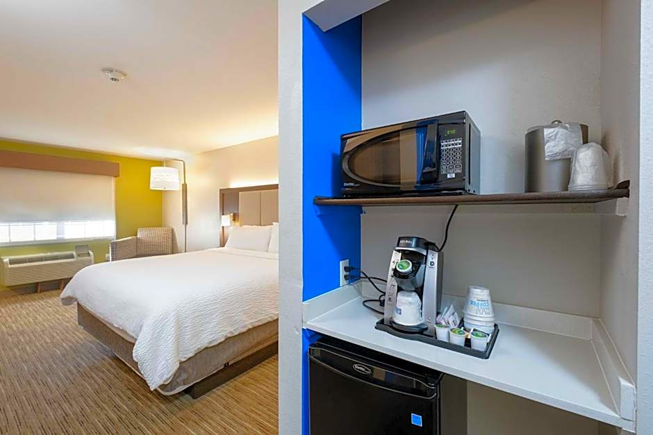 Holiday Inn Express Hotel & Suites Carlsbad By IHG