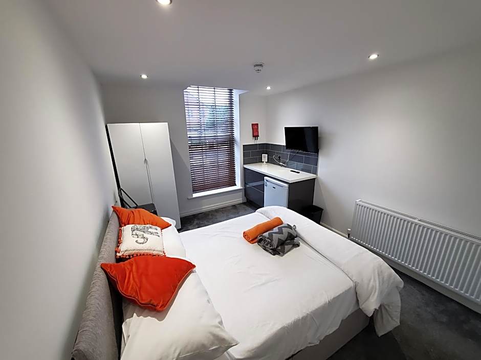 The Ashcroft Studios & Apartments with Free Parking