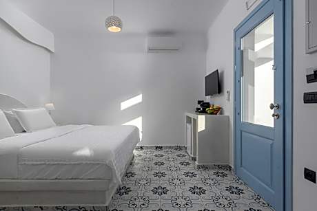 Romantic Suite with Outdoor Hot Tub