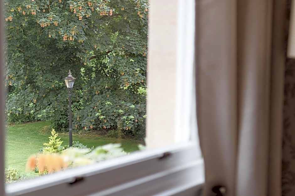 Woodland Manor Hotel