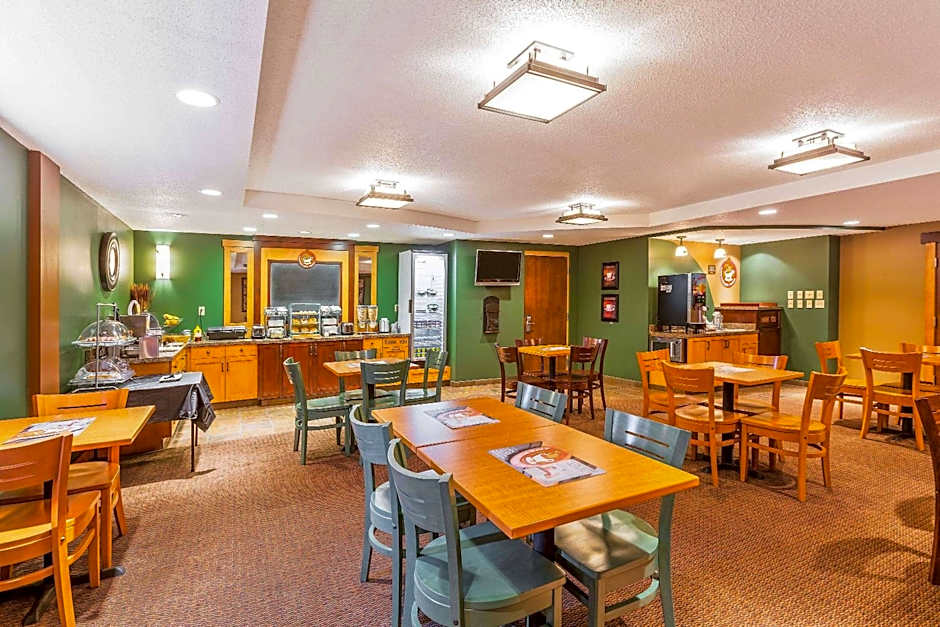 AmericInn by Wyndham Monmouth