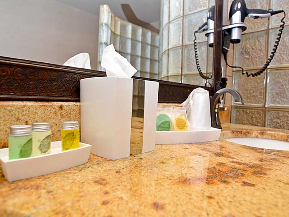 Astoria Hotel & Event Center