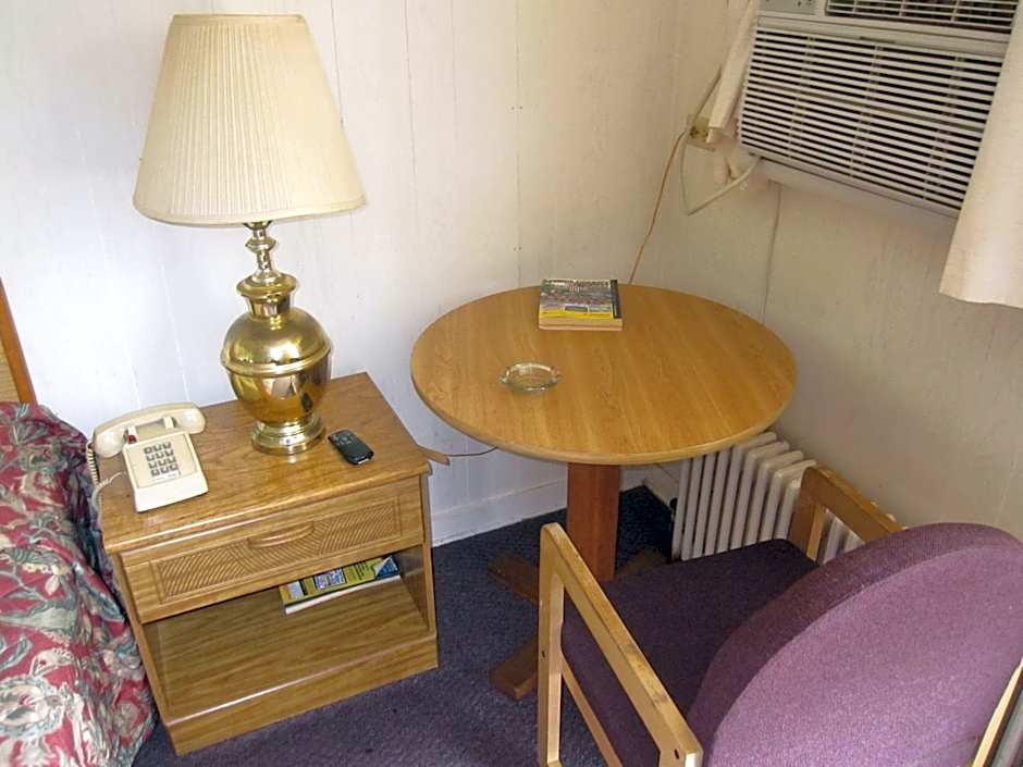Pinecrest Motel
