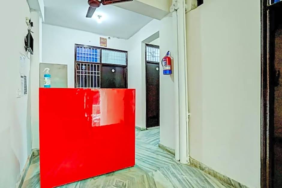 Goroomgo Raj hotel vip Noida