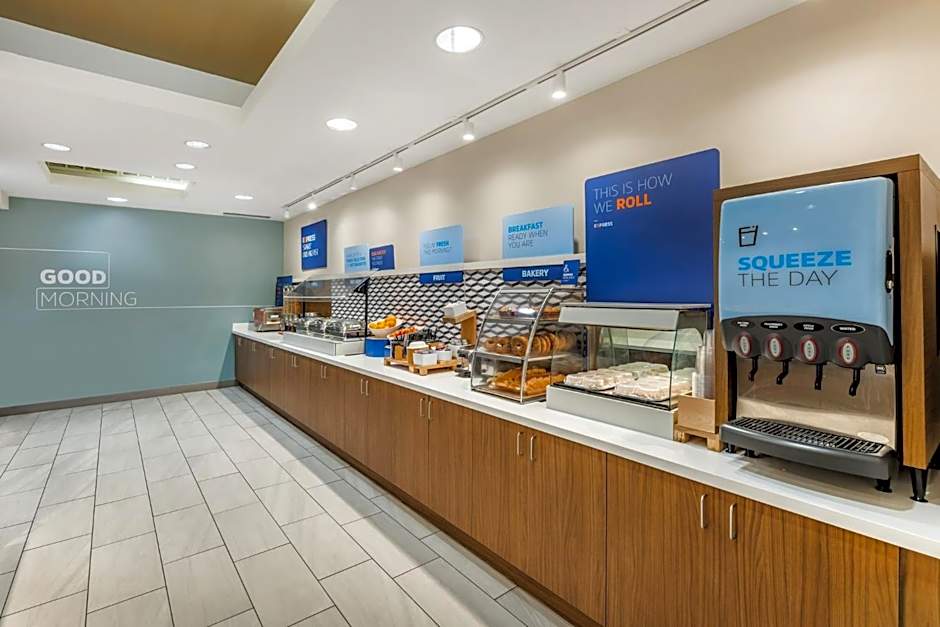 Holiday Inn Express Crestwood By IHG