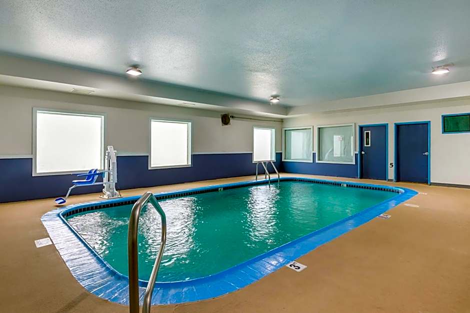 Quality Inn & Suites Caseyville - St. Louis