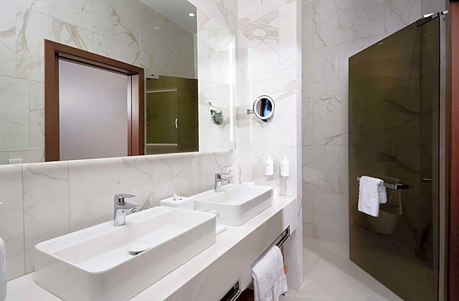 Iceland Parliament Hotel, Curio Collection by Hilton
