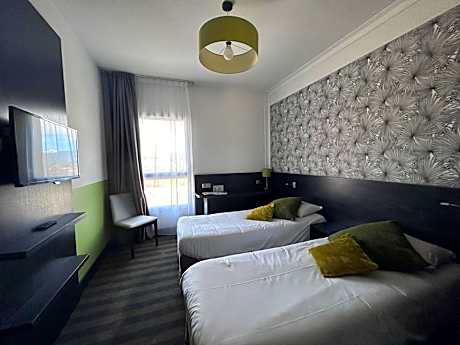 Twin Room with Mountain View