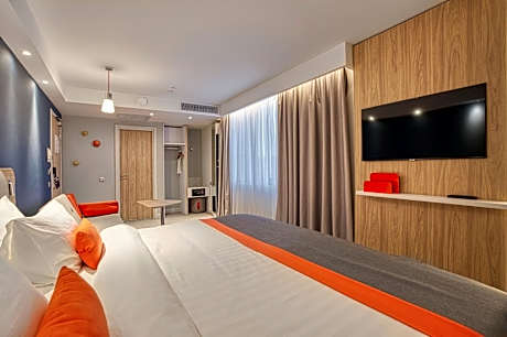 1 King Standard Sofa Bed with Free Breakfast