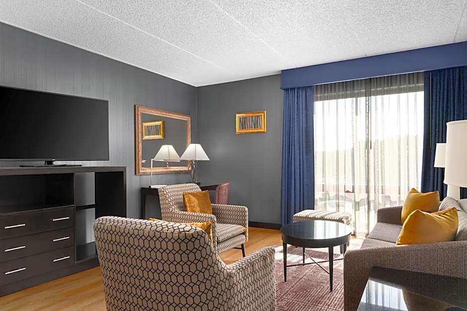 DoubleTree By Hilton Hotel Bradley International Airport