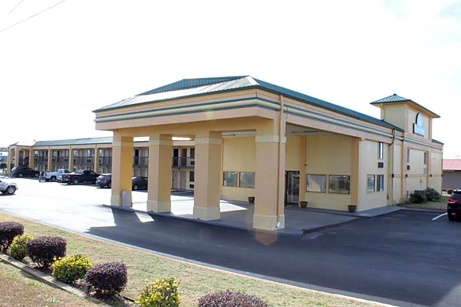 Days Inn by Wyndham Byron